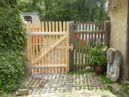 Heavy-weight tall sweet chestnut picket gate from back